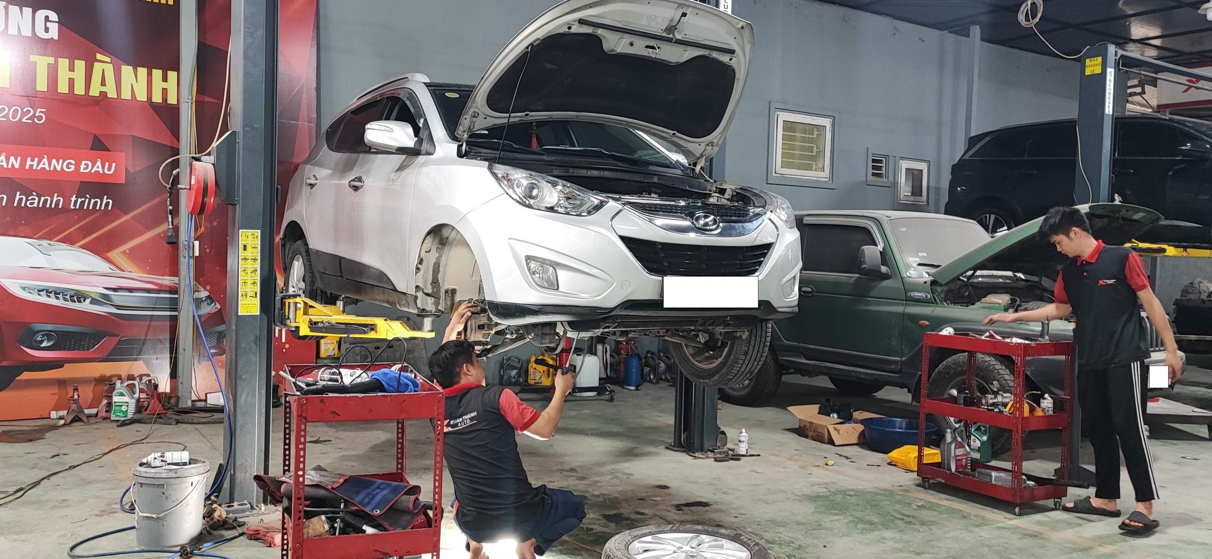 Kiểm tra gầm xe