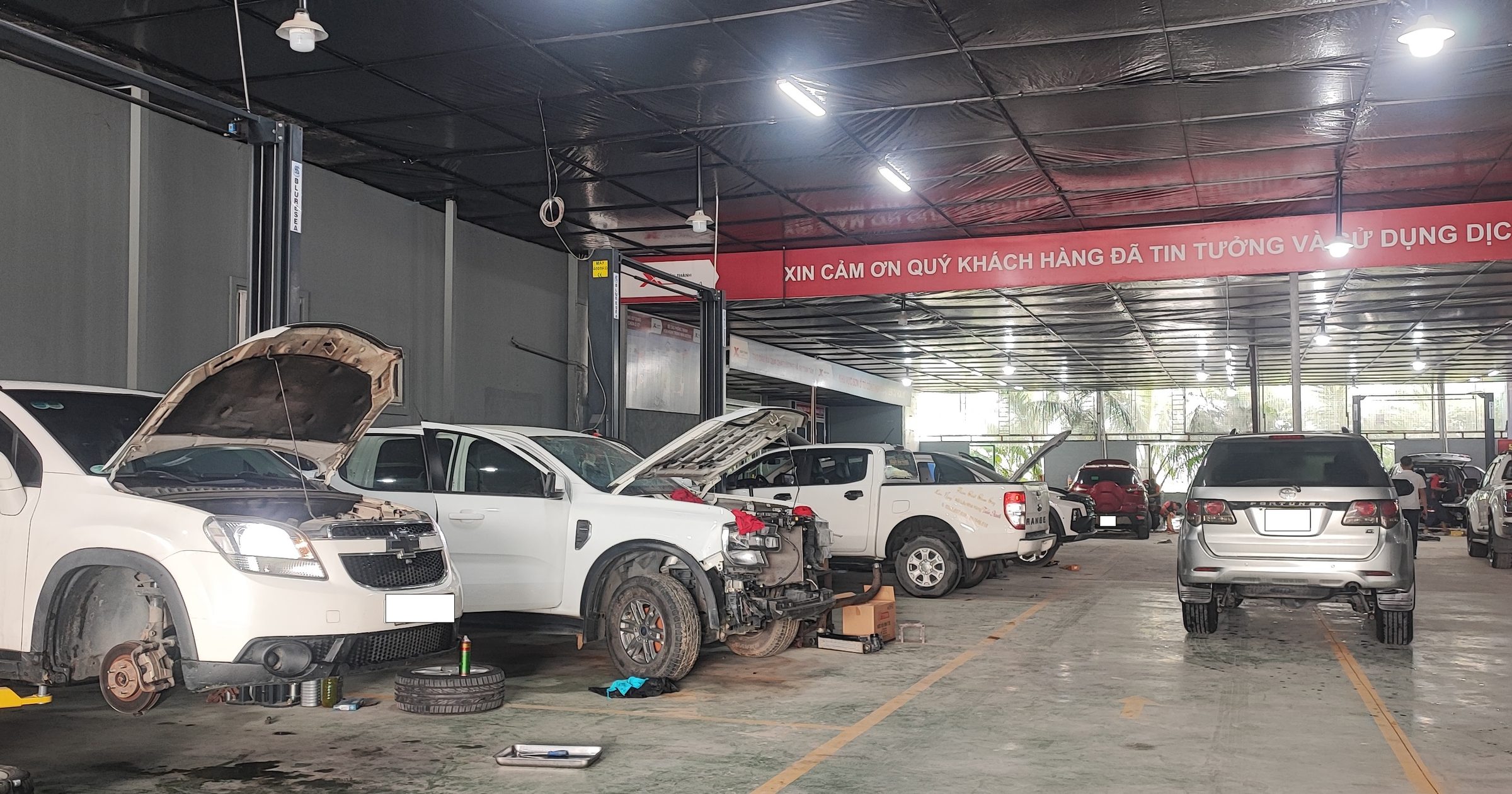 Hoạt động tại Gara Ô tô Xuân Thành